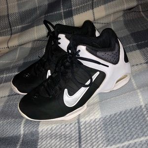 Basketball shoes